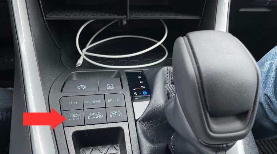 How to turn on and off snow mode in a RAV4